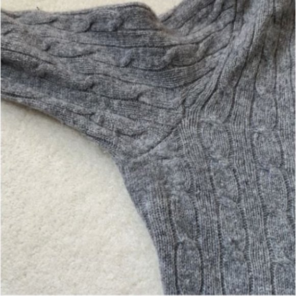 Ralph Lauren V-Neck Wool Cable Knit Sweater - Picture 9 of 12
